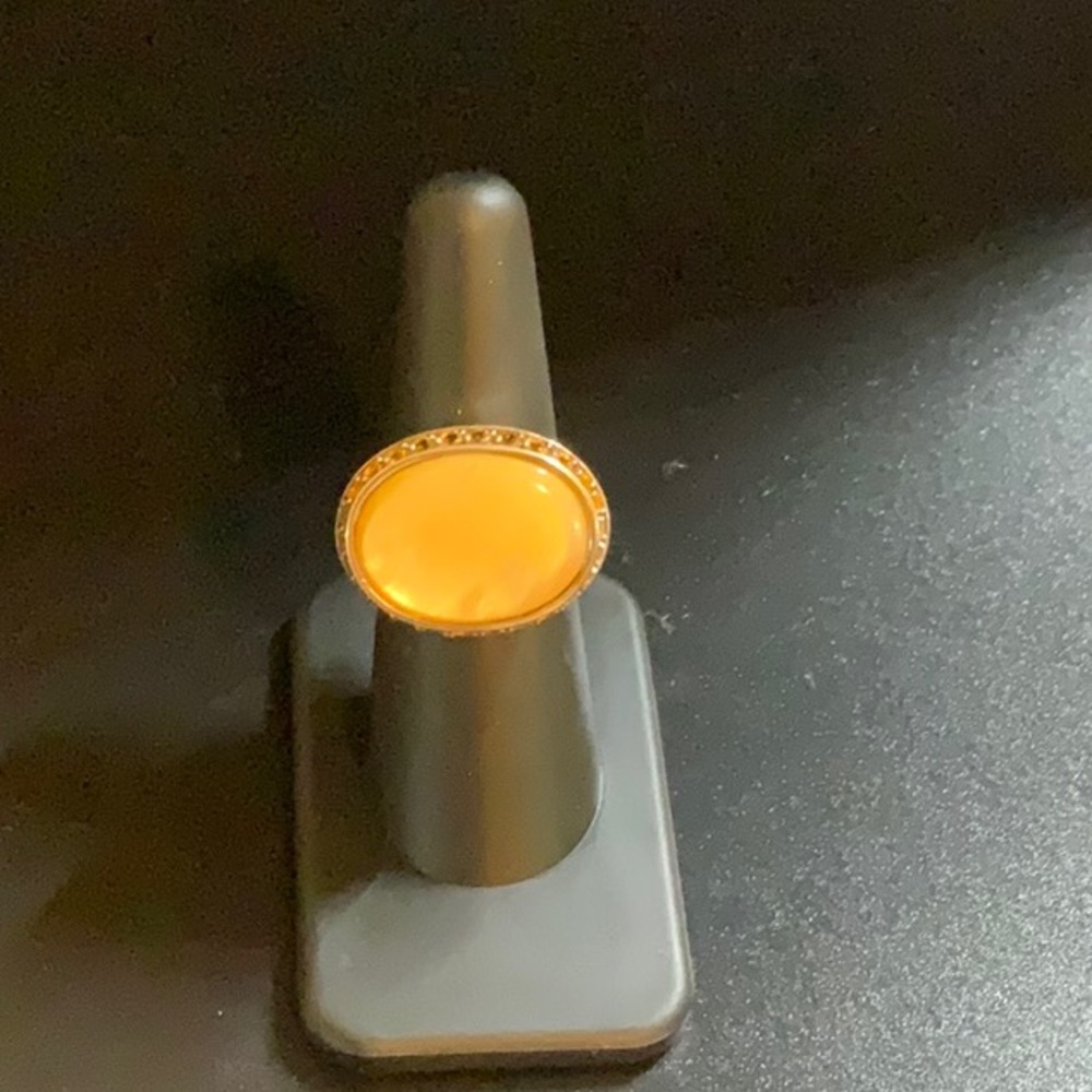 Silver and pearl ring sz 7.  Pearl is surrounded by small citrine stones.